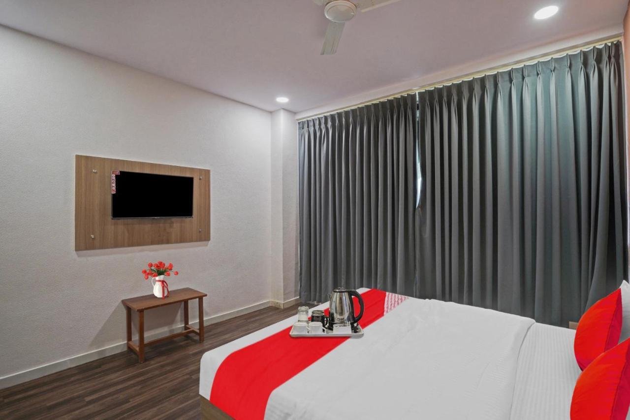 Hotel O Infinity Surat Dış mekan fotoğraf