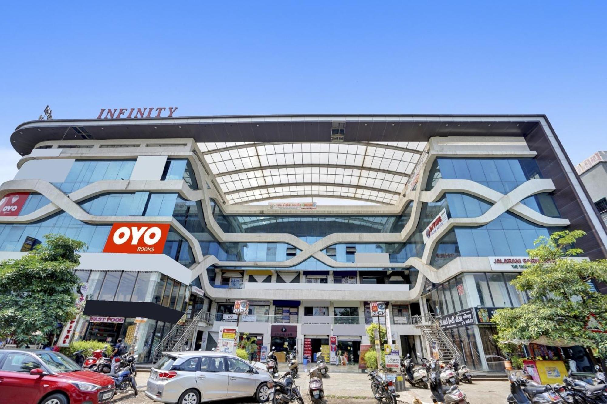 Hotel O Infinity Surat Dış mekan fotoğraf