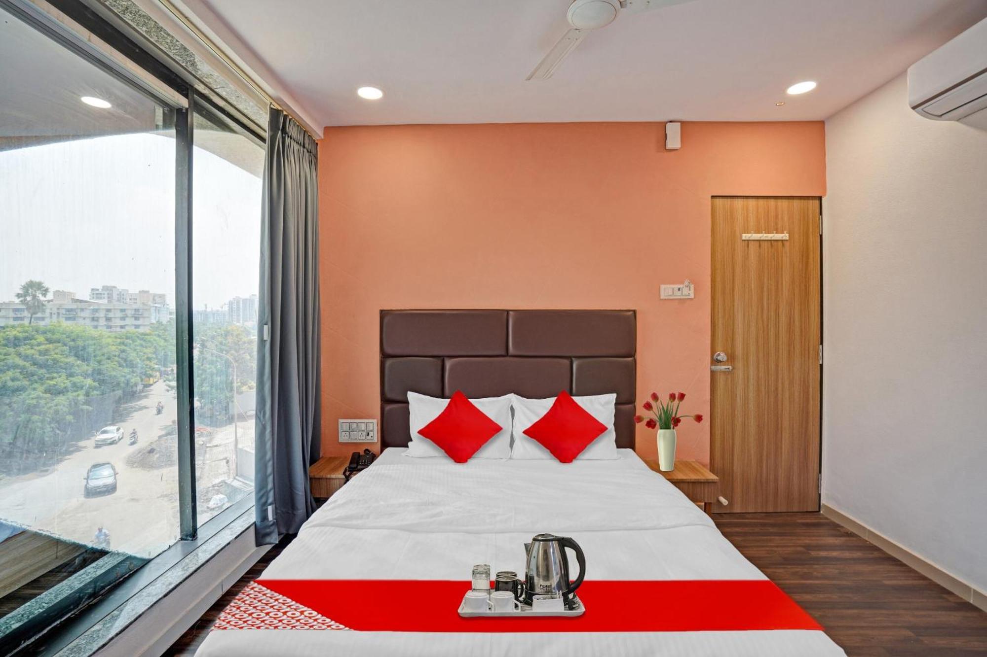 Hotel O Infinity Surat Dış mekan fotoğraf