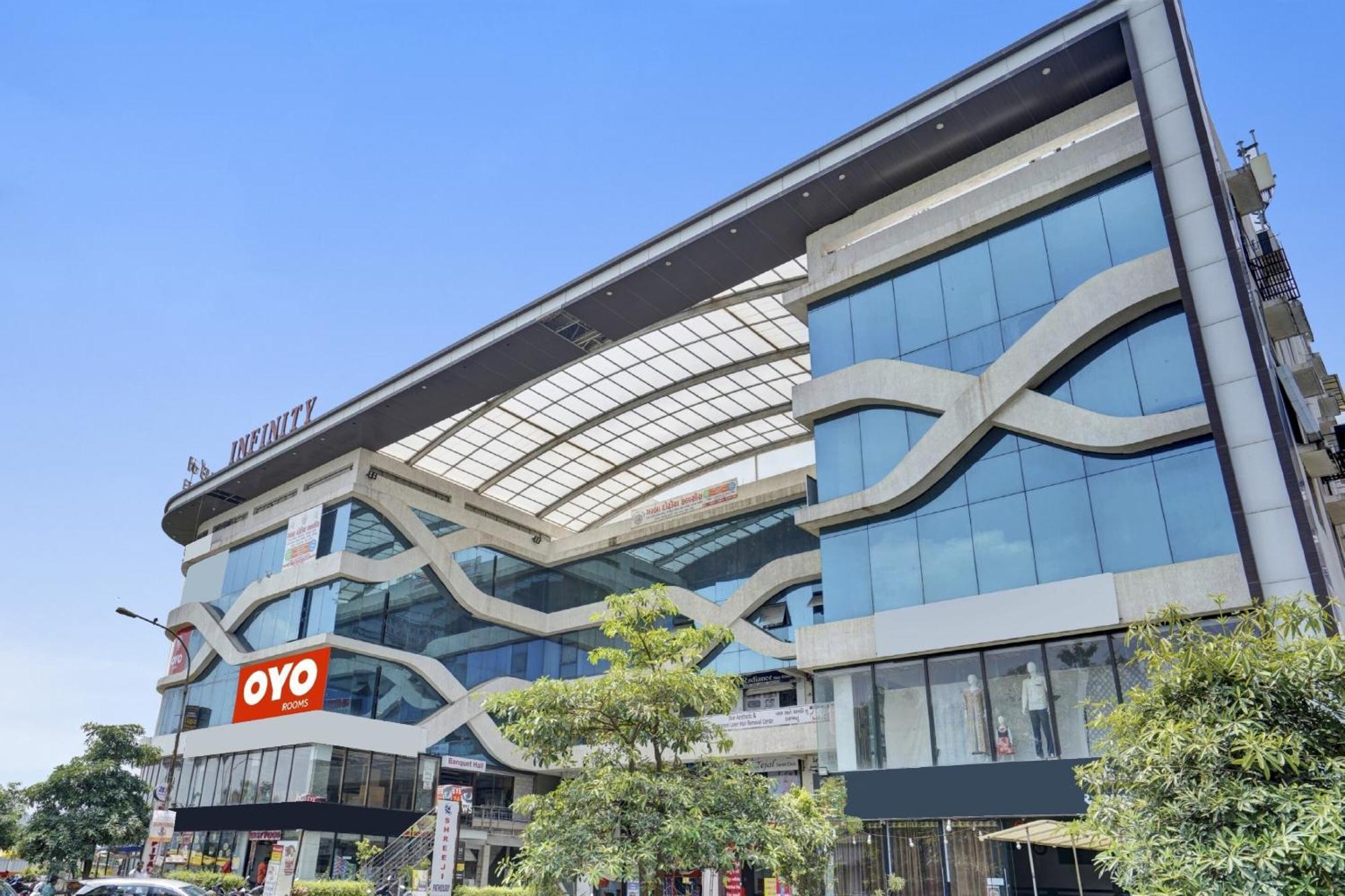 Hotel O Infinity Surat Dış mekan fotoğraf