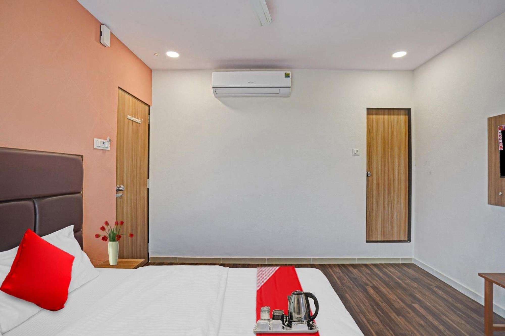 Hotel O Infinity Surat Dış mekan fotoğraf
