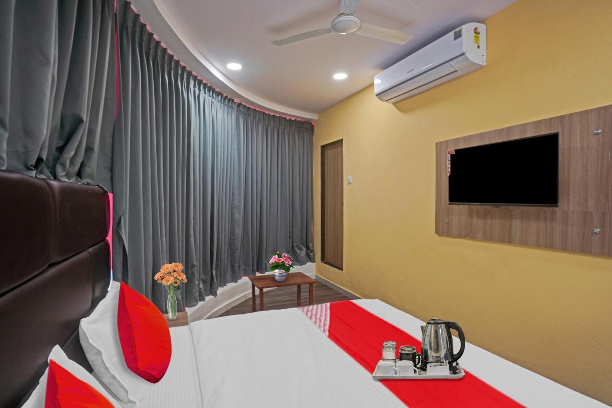 Hotel O Infinity Surat Dış mekan fotoğraf